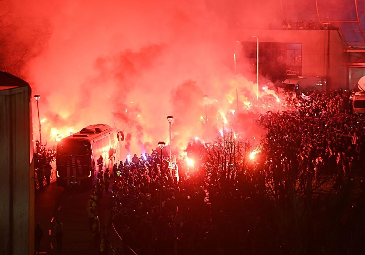 El autobús de la Real volverá a ser recibido por cientos de aficionados en un nuevo recibimiento al equipo