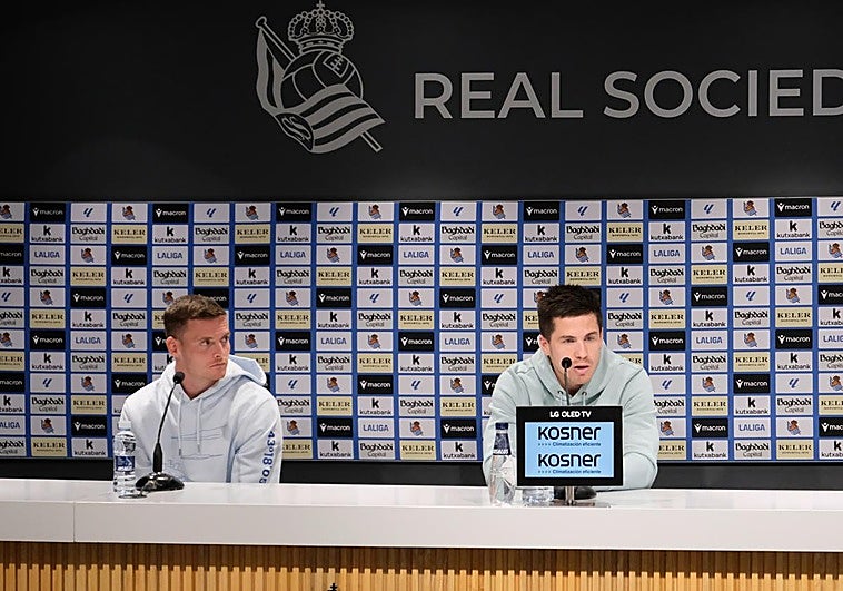 Zubeldia y Sergio Gómez durante la rueda de prensa de este jueves en Zubieta.