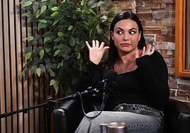 Elisa Mouliaá ventila teorías de la conspiración, desde «la OTAN provocó la dana» a las estelas para «vender más medicamentos»