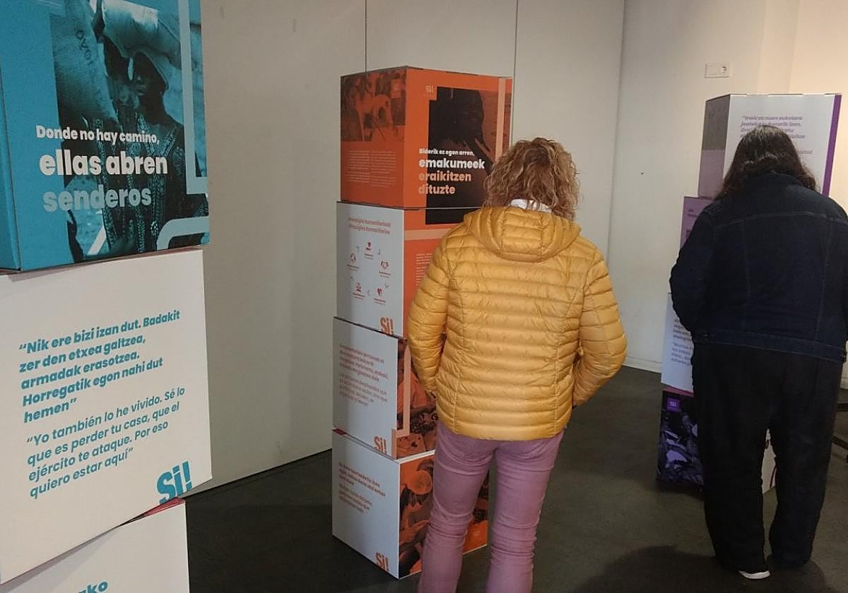 Último día hoy de la muestra 'Mujeres de Camerún en conflicto'