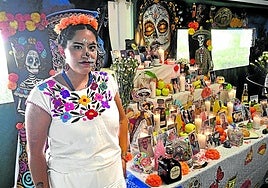 Betsy Trejo lleva a sus restaurantes de Egia la tradición de los altares mexicanos.