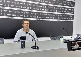 Ramsés Gil en la sala de prensa del Stadium Gal.