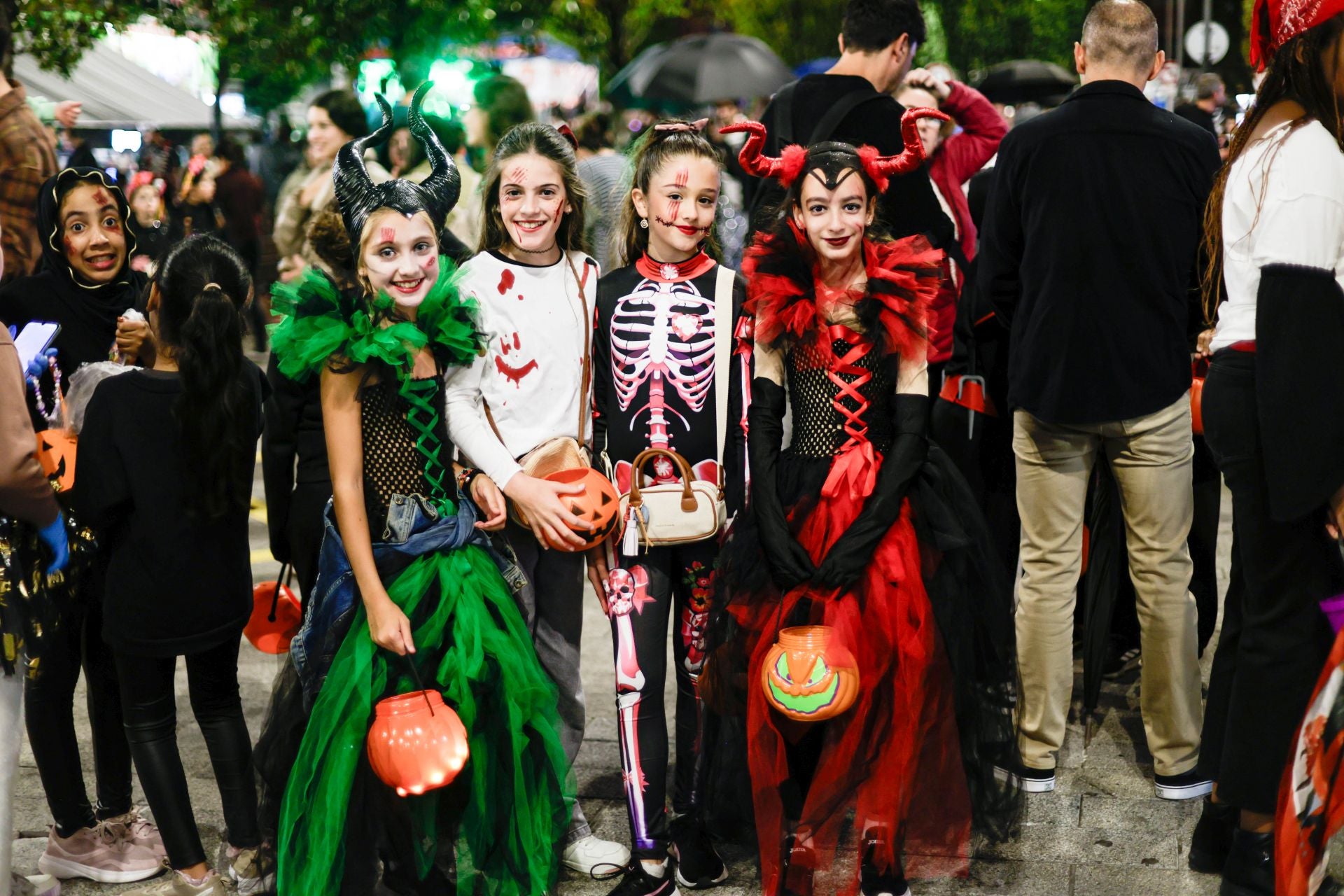 Gau Beltzaren izpiritua berreskuratu dute Irunen