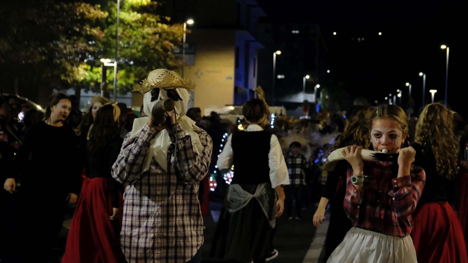 200 personas toman las calles de Urnieta