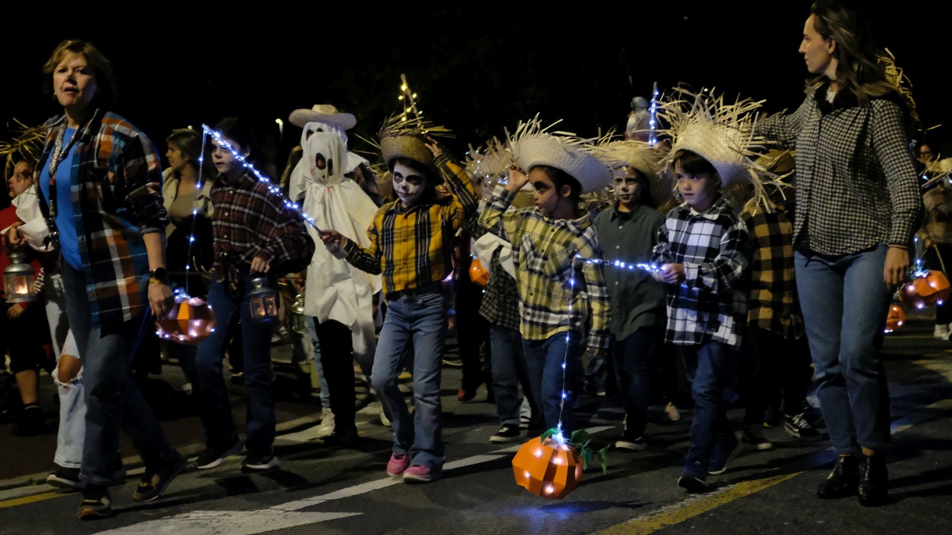200 personas toman las calles de Urnieta