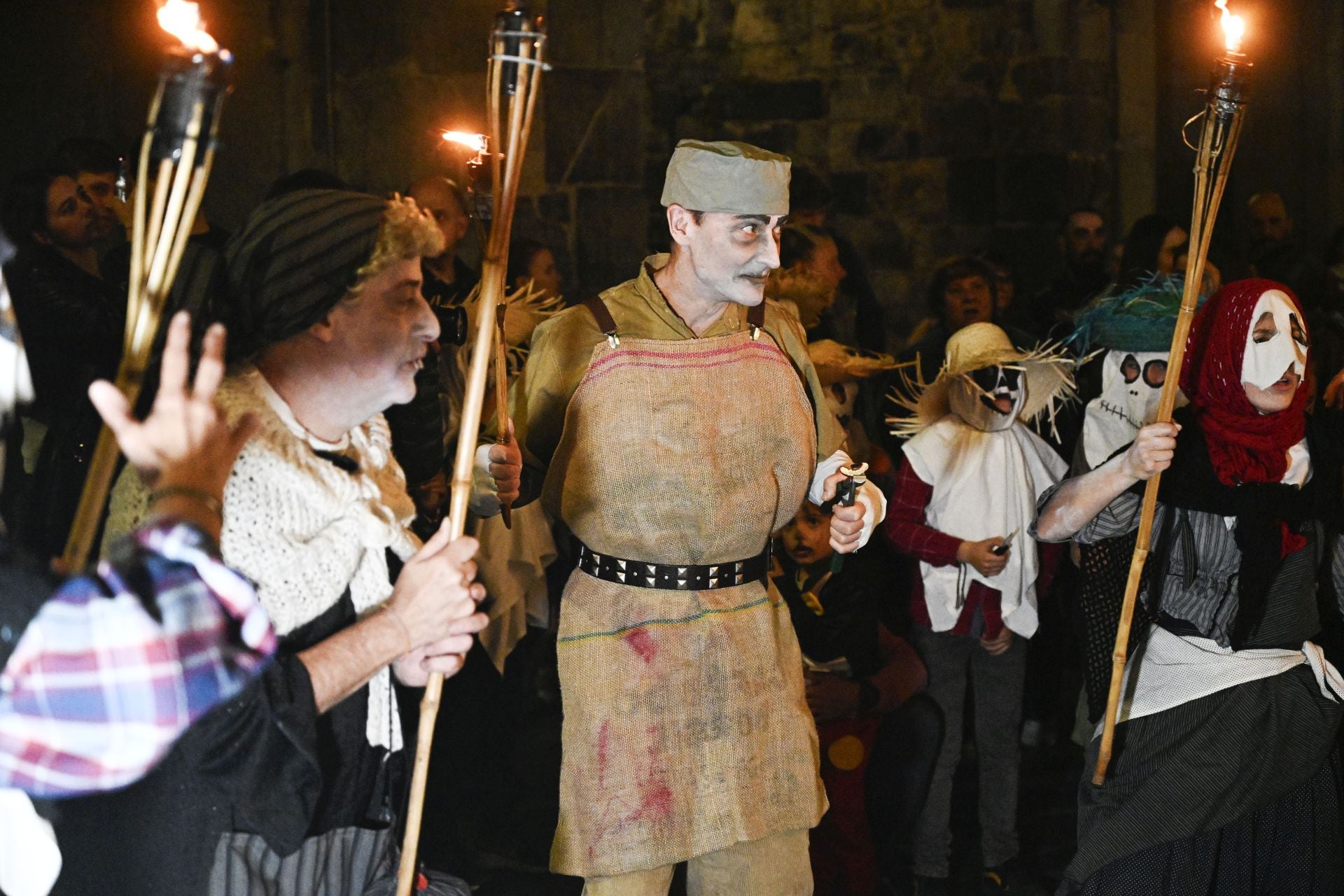 Makilak, kandelak eta mozorroak Tolosan