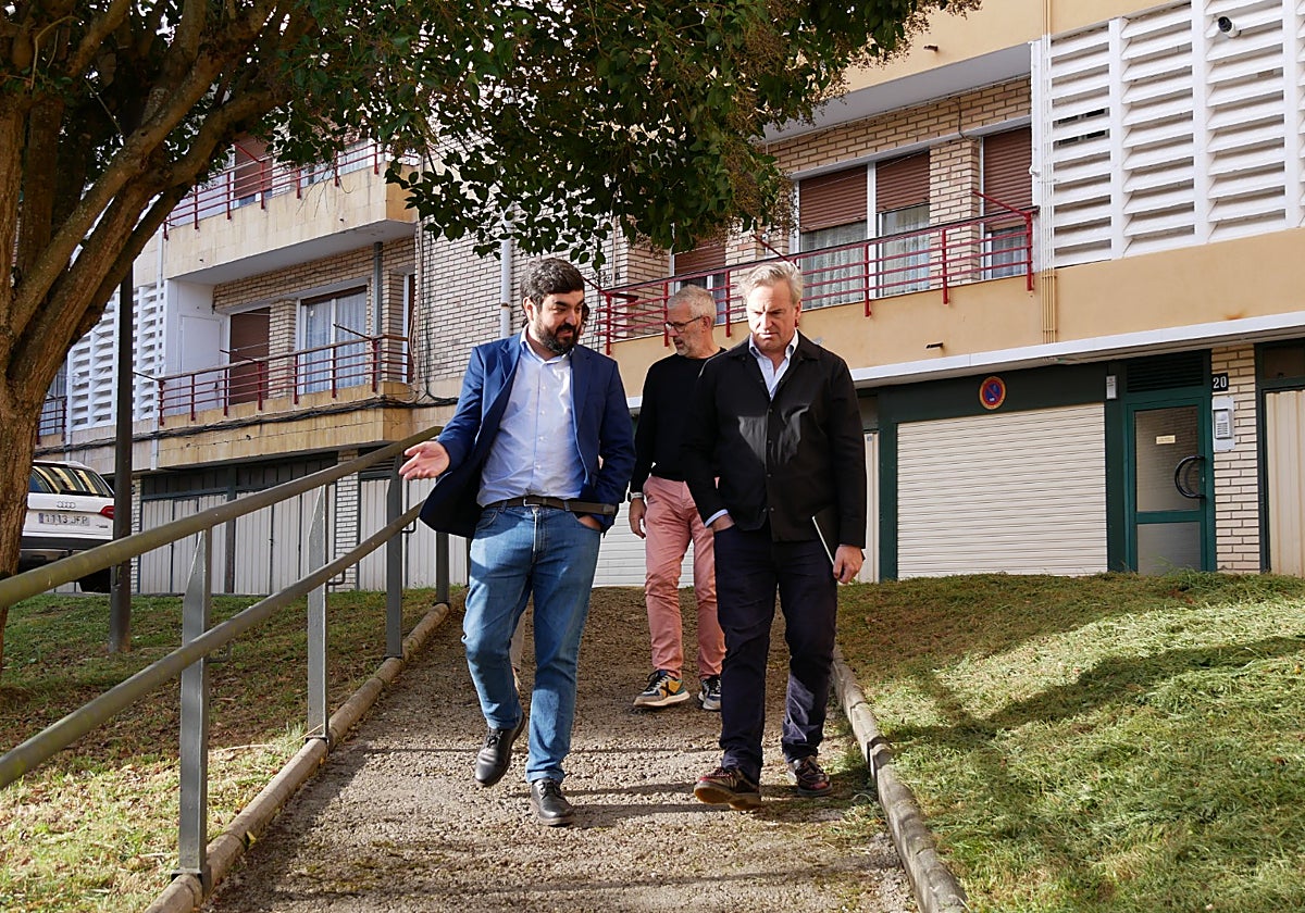 El alcalde y técnicos municipales en una de las visitas realizadas a Urtatza con el arquitecto Josean Medina para abordar el proyecto.