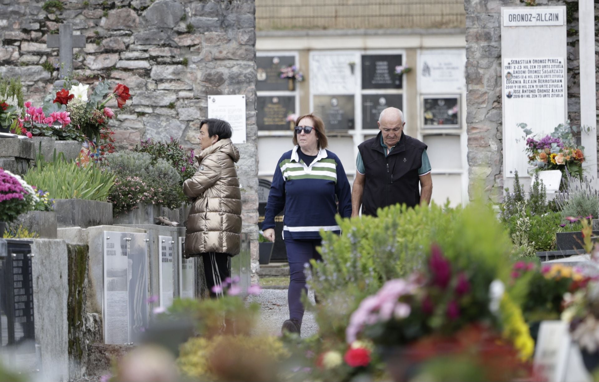 Los guipuzcoanos se acercan a los cementerios