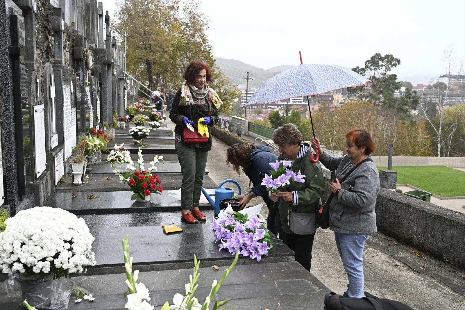 Los guipuzcoanos se acercan a los cementerios