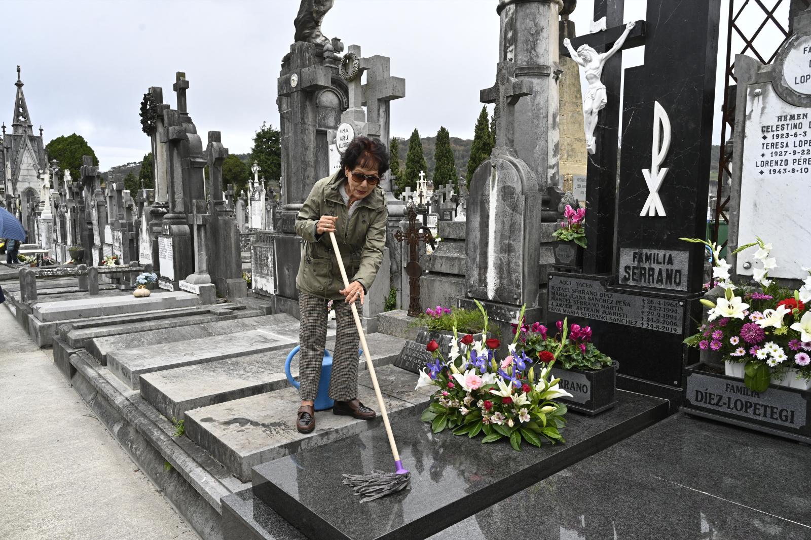 Los guipuzcoanos se acercan a los cementerios