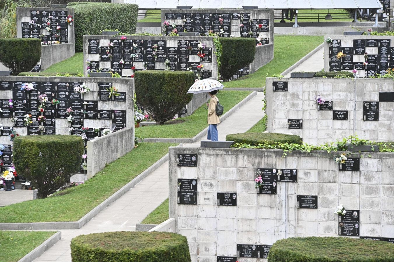 Los guipuzcoanos se acercan a los cementerios