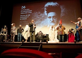 Junto a Wyoming, el esqueleto, el fantasma-manta, Lobato, la presentadora, Sauron, Laura Palmer, David el Gnomo, la bruja corcovada, el Capitán Spaulding, Jason y Josemi.