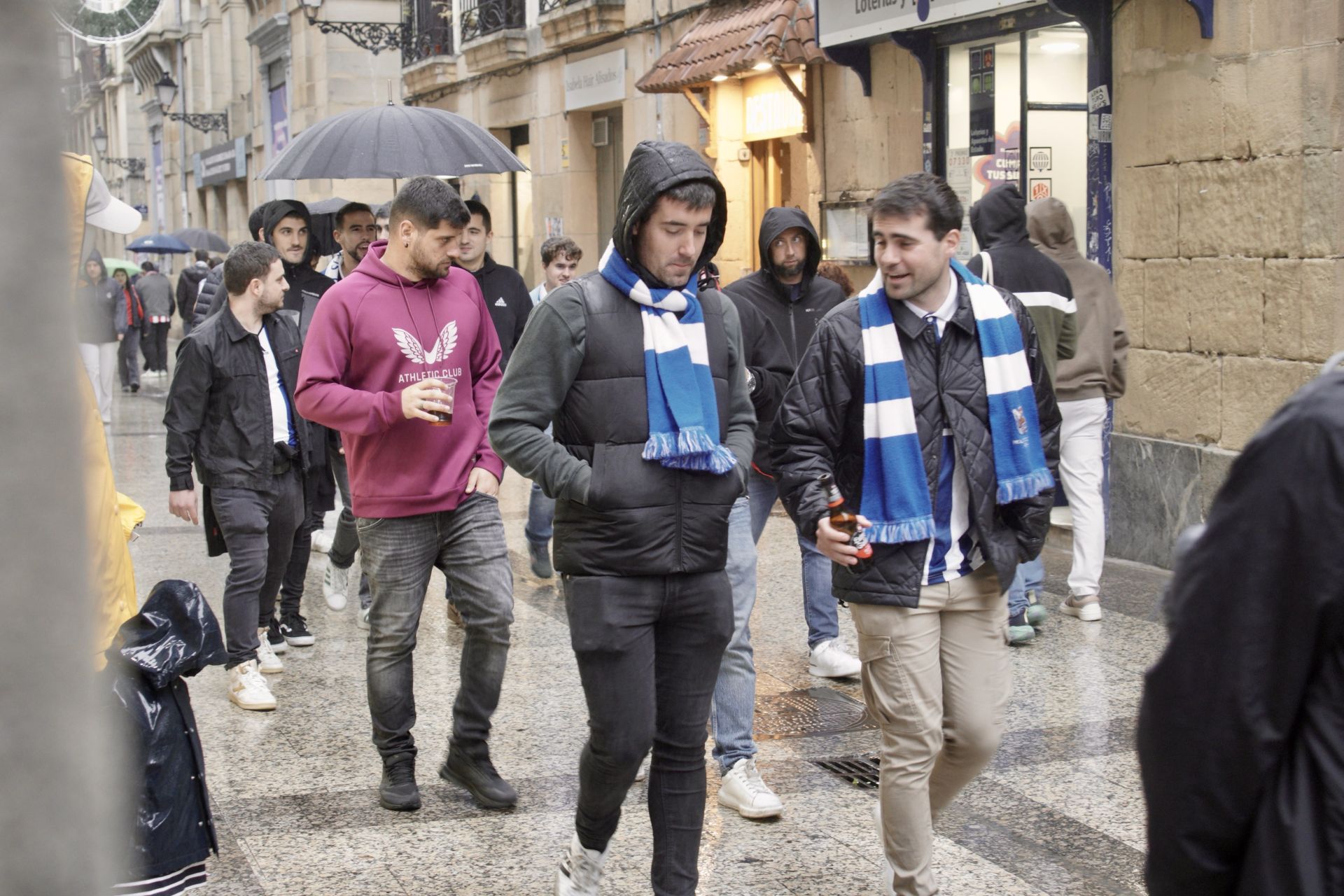 Gran ambiente previo al derbi en Donostia