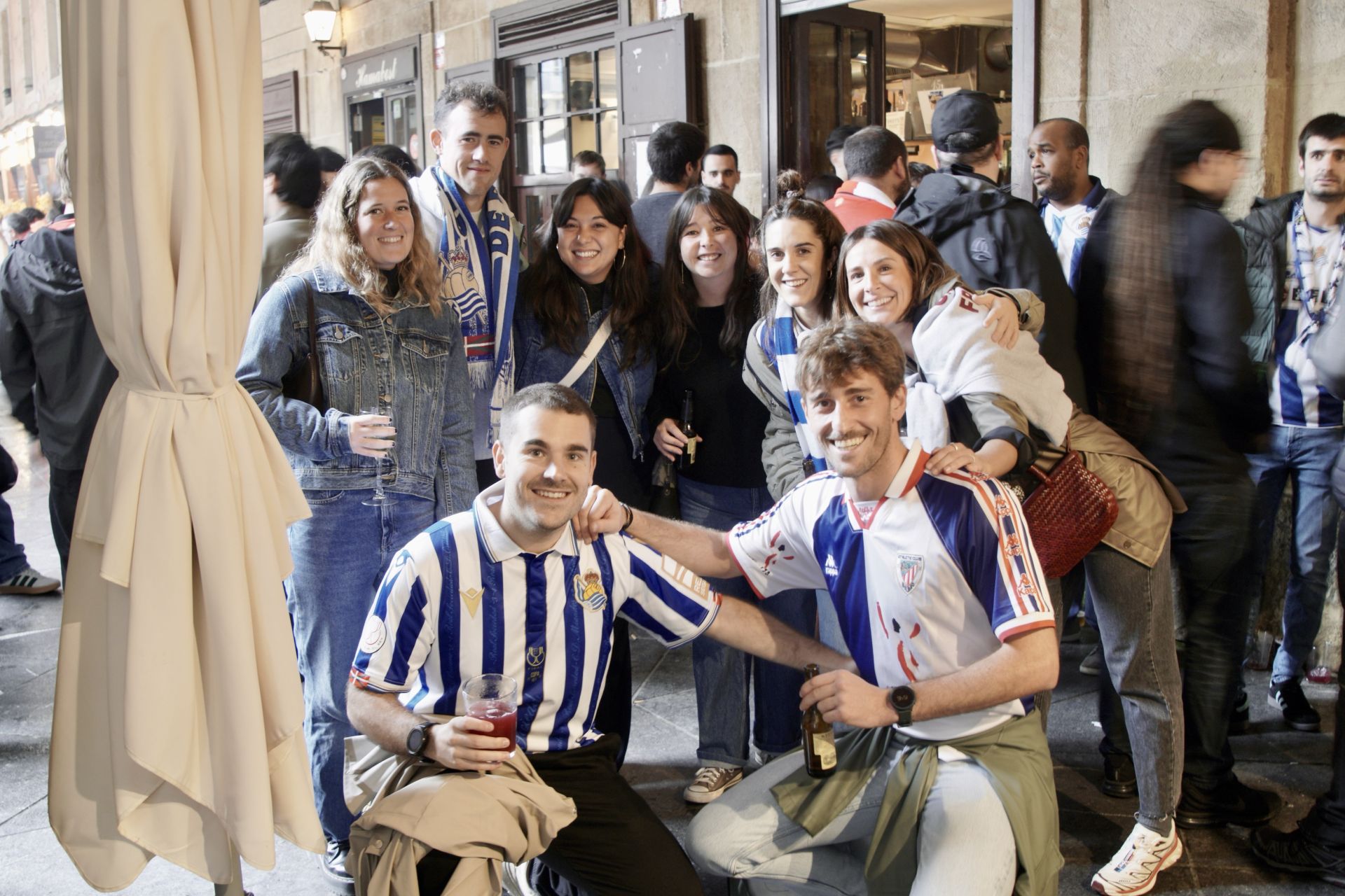 Gran ambiente previo al derbi en Donostia