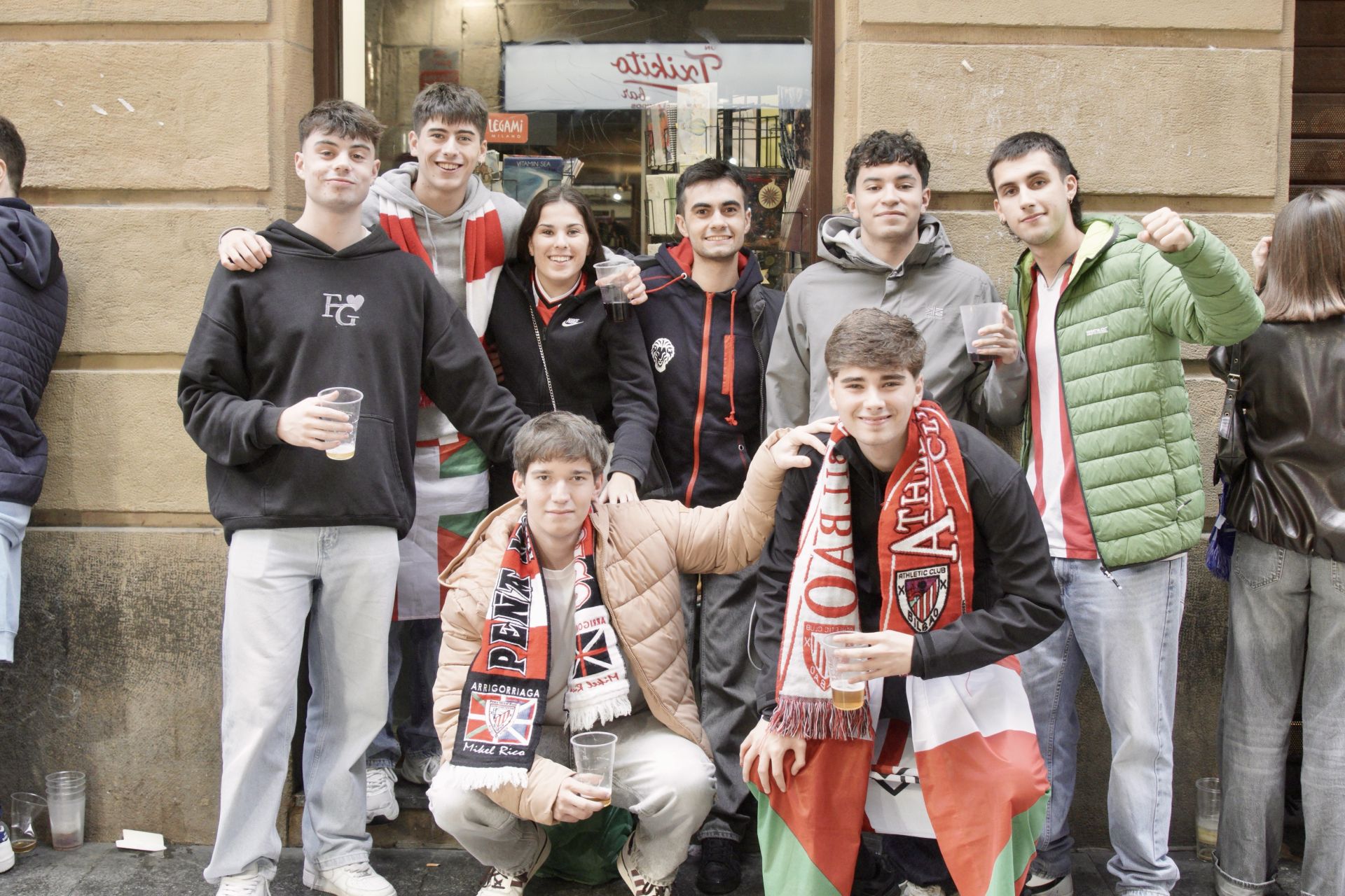 Gran ambiente previo al derbi en Donostia