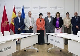 Representantes del Gobierno de Navarra y de EH Bildu.