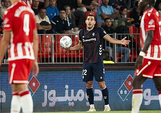 Álvaro no encuentra soluciones entre sus compañeros.