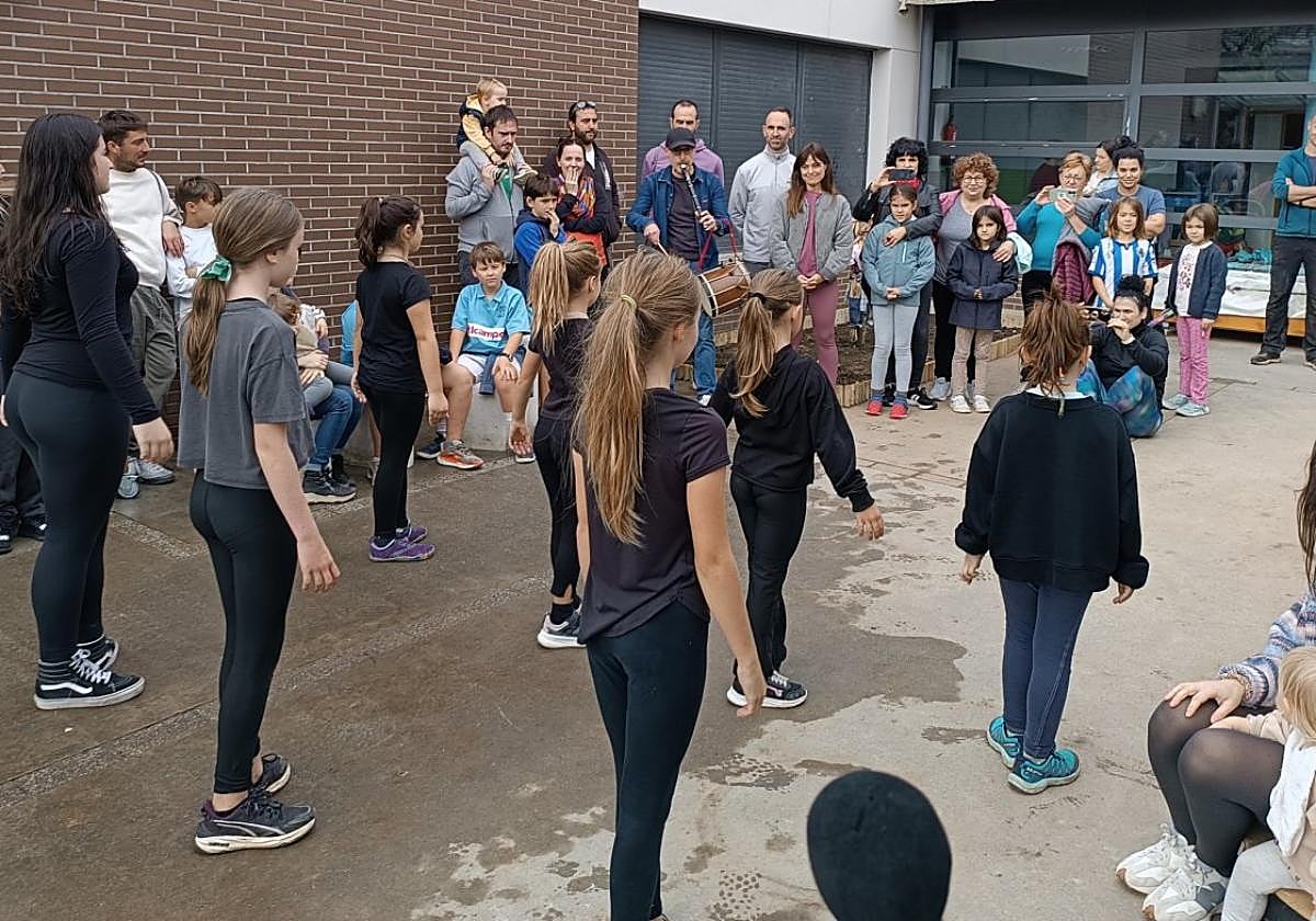 Elizalde Eskolako jolastokiaren inaugurazioaren une bat.