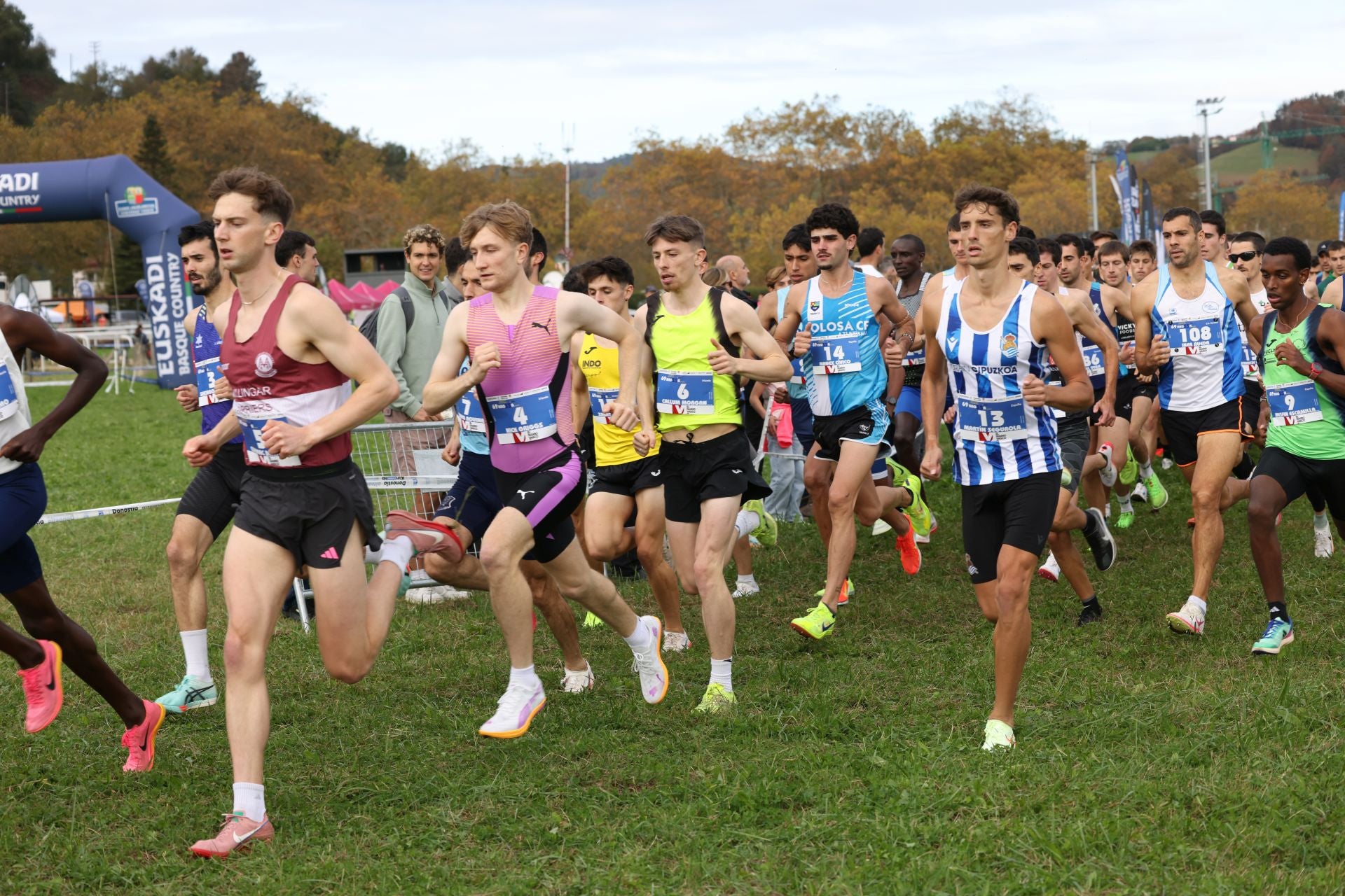 Los atletas kenianos dominan la prueba