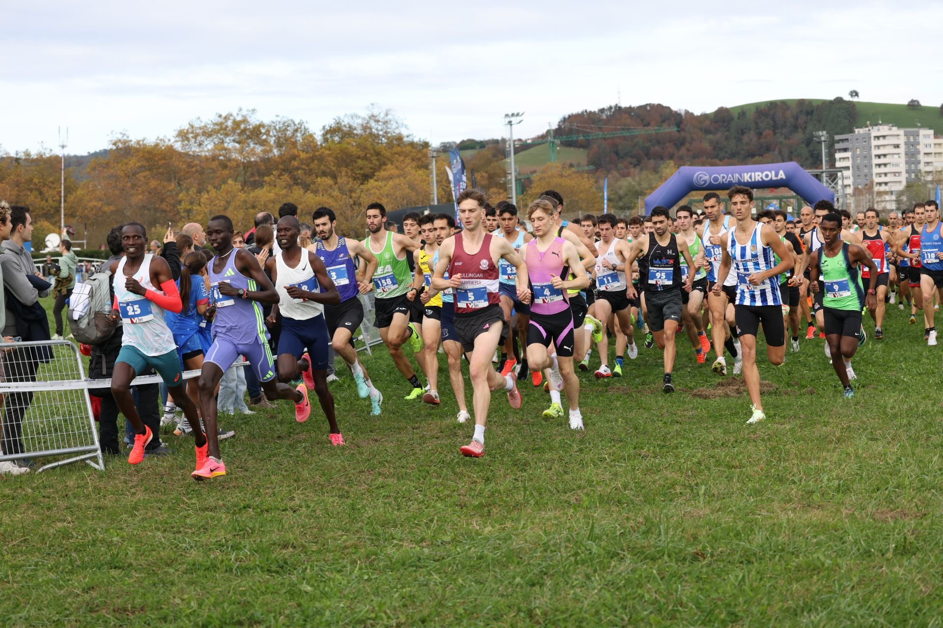 Los atletas kenianos dominan la prueba