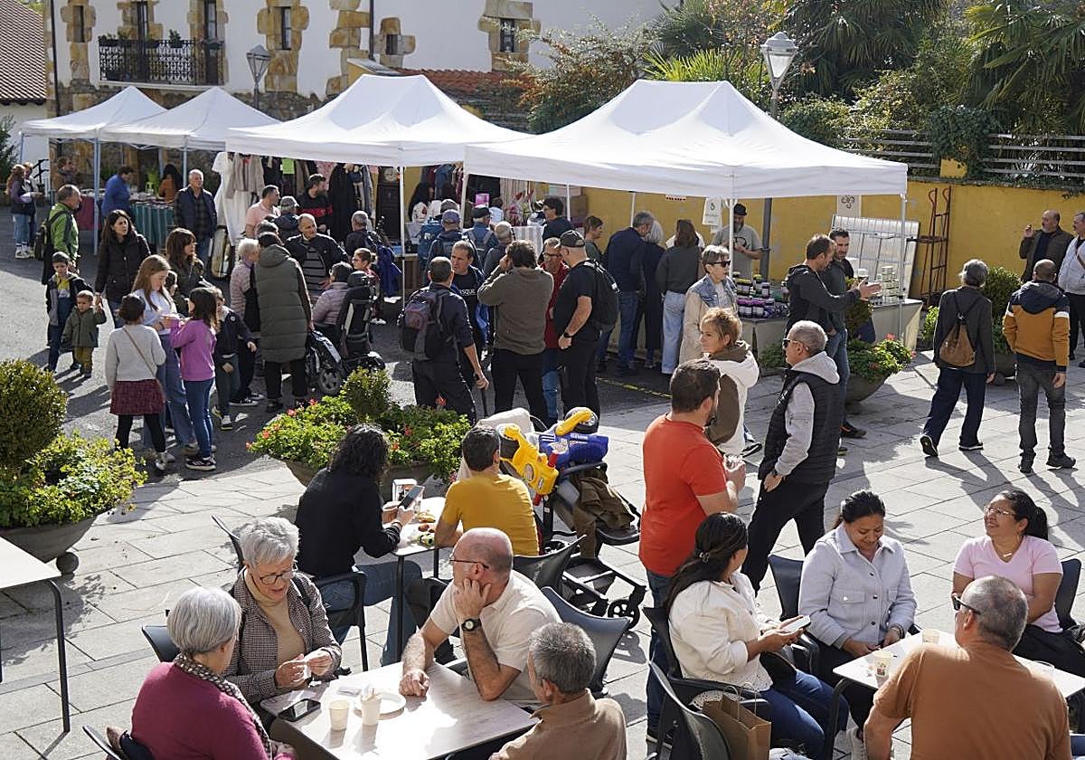 Giro bero eta jendetsuan ospatu da Mutiloako 17. Txerri Azoka
