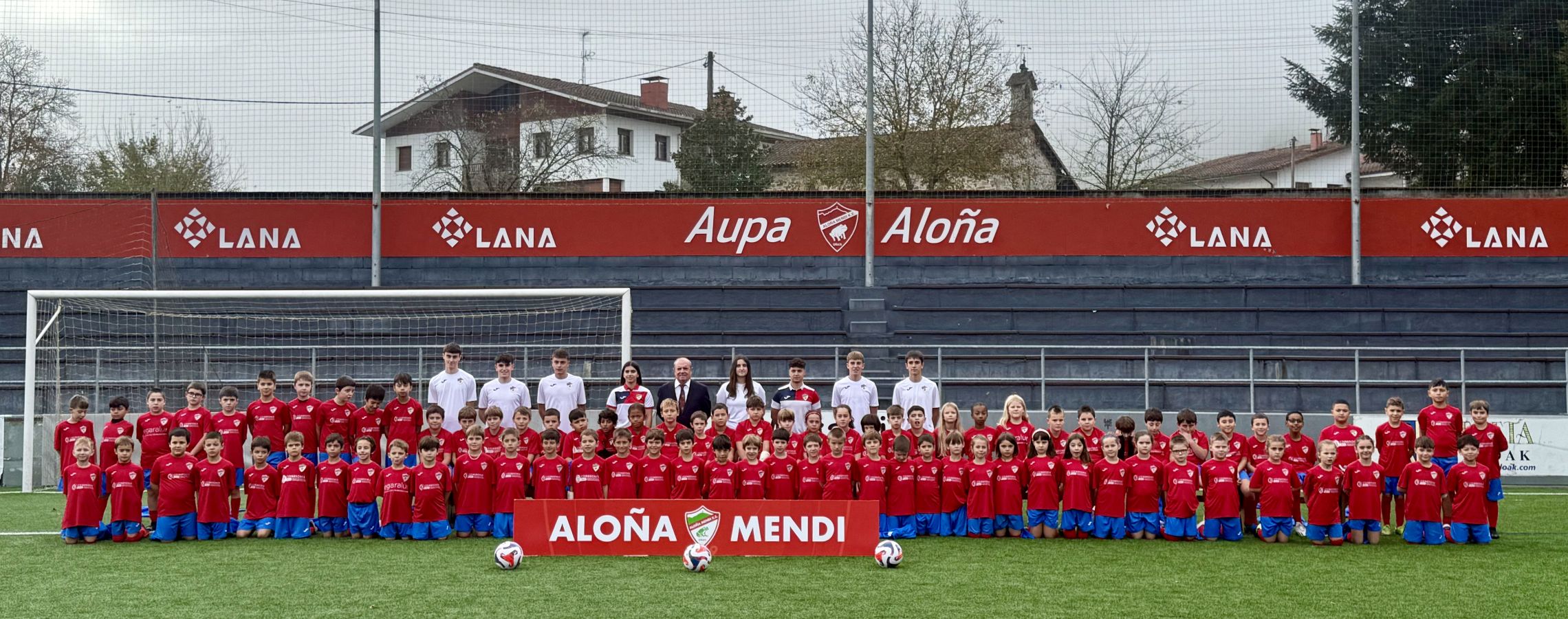 El Aloña Mendi posa en familia