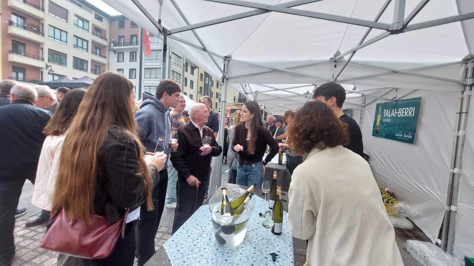 Zarautz brinda por su Txakolin Eguna