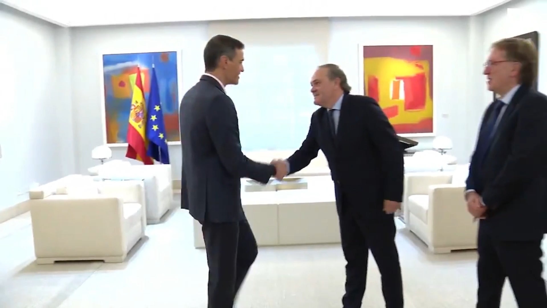 Pedro Sánchez recibe a Jokin Aperribay en Moncloa