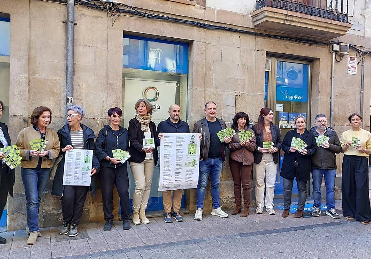 Los bonos se podrán canjear en 85 comercios de la localidad.