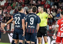 El Eibar encadena seis jornadas sin ganar y con la derrota en Almería han sumado un punto de 18 posibles lejos de Ipurua.