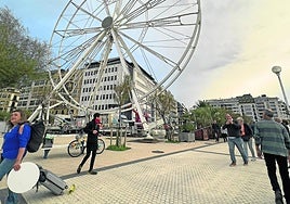 Montaje de la noria en Alderdi Eder en noviembre del año pasado.