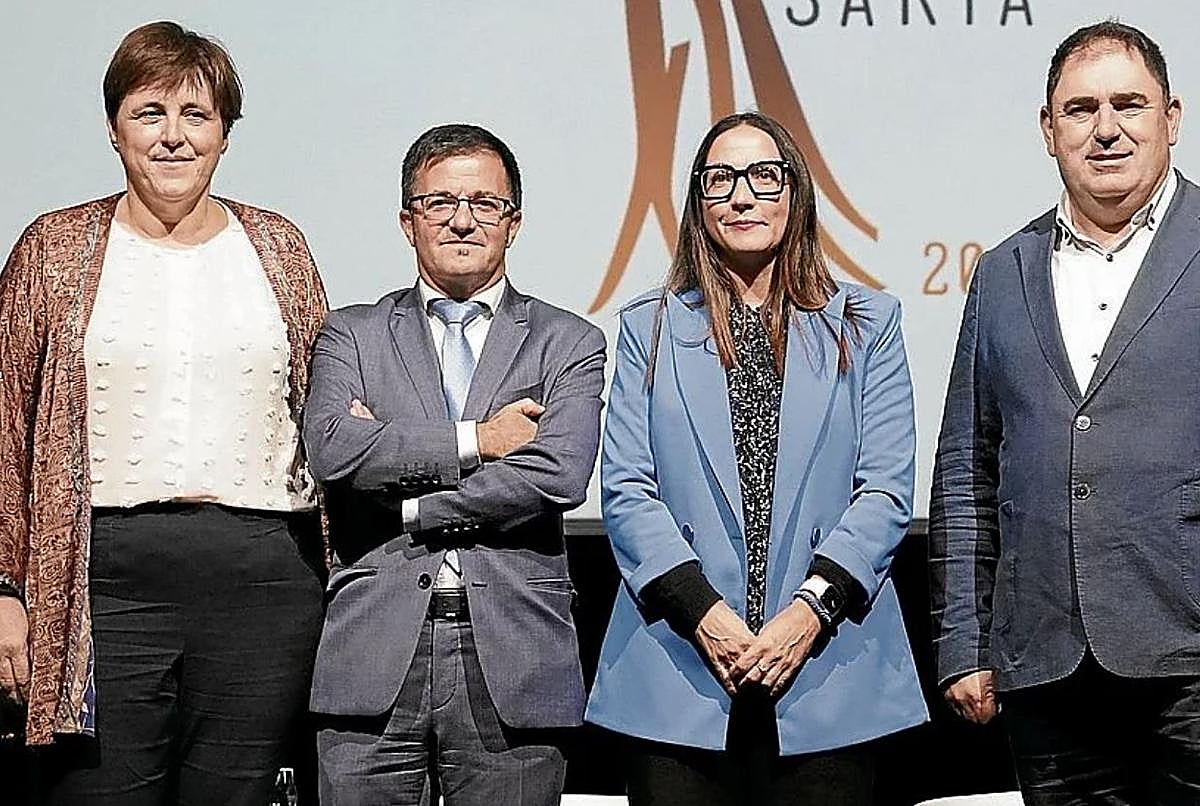 Isabel Mendiguren, Julen Elgeta, Begoña Pedrosa y Jon Labaka.