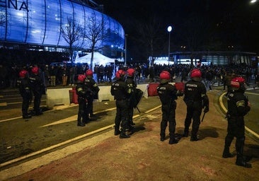Ertzainas niegan que utilizaran proyectiles de foam en la previa del Real-PSG en la que resultó herida Amaya Zabarte
