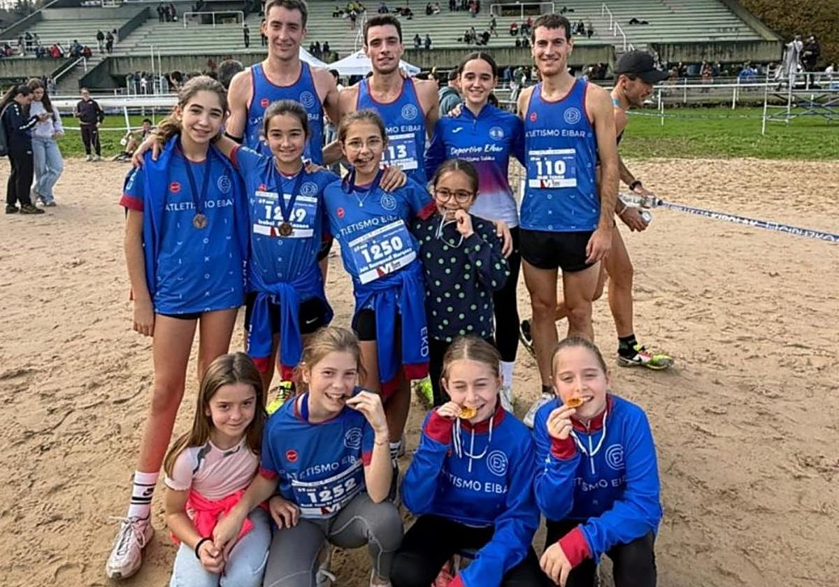 Representantes de diferentes categorías del Depor tras finalizar las pruebas en el hipódromo de Lasarte.