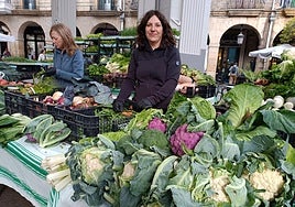 Monteseko ama-alabak, azaloreekin.