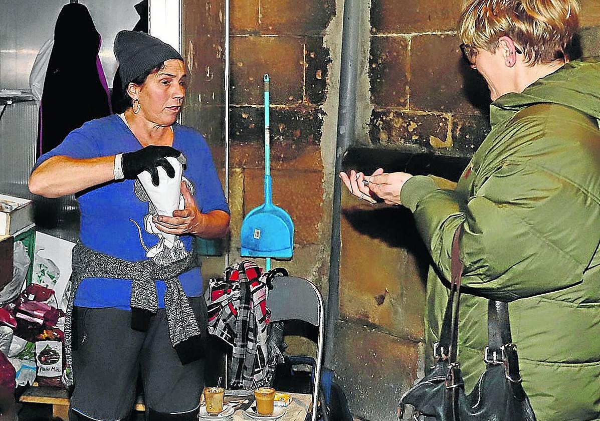 Los vendedores de castañas ya están instalados en distintas calles.