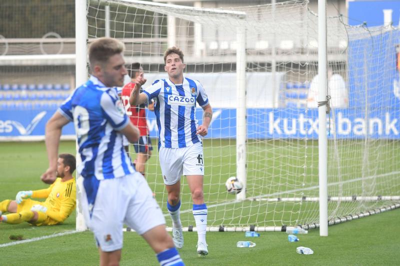 Jorge Agirre celebra su gol en un amistoso del primer equipo de la Real Sociedad ante Osasuna en Zubieta en la pretemporada del curso 2022/23