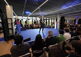 Imanol Rego, presidente de Innobasque, se dirige a los asistentes del Global Innovation Day, este miércoles en el espacio GOe del Basque Culinary Center.