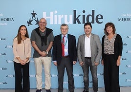 Xabier Txurruka y Esther Facchin recogieron el premio de Hirukide.