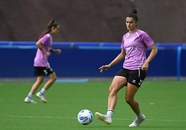 Mireia Masegur durante una de las sesiones de entrenamiento en Areitio previas al derbi de este sábado en Lezama ante el Athletic.