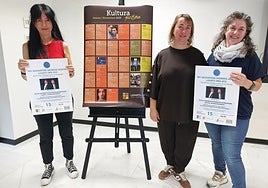 Idoia Zabaleta, Ainara Elicechea e Isabel López en la presentación en el ayuntamiento.