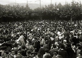 Animación en el baile de los Campos Elíseos.