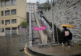 La longevidad y el amplio uso de las escaleras de Sostoa han hecho necesaria su sustitución por otras.