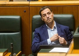El lehendakari Imanol Pradales en el Parlamento Vasco.