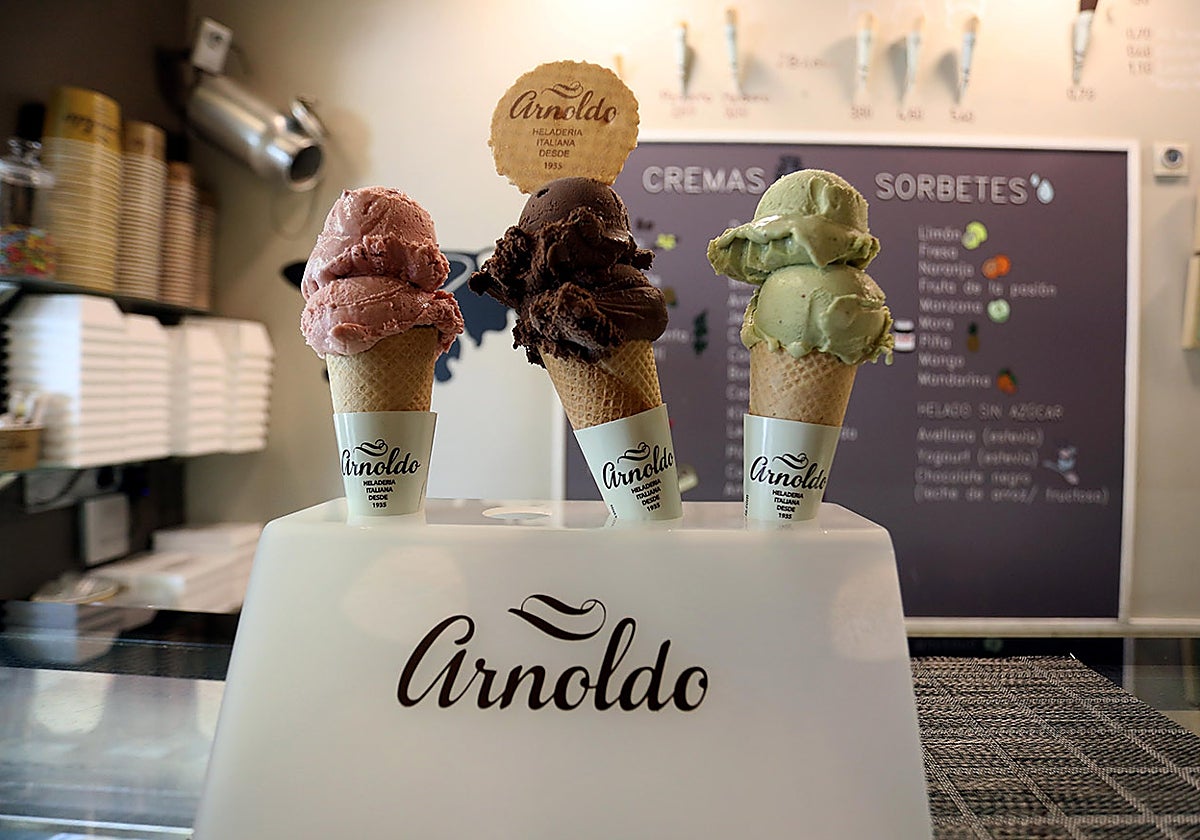 Arnoldo celebra sus 90 años con helados para todos