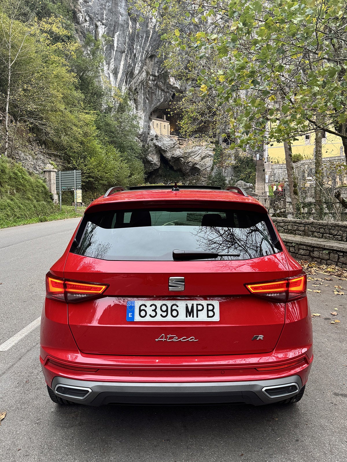 Para acceder a la zona de Covadonga hay que recorrer unas carreteras muy viradas en las que el Seat Ateca FR muestra su valía y deportividad.