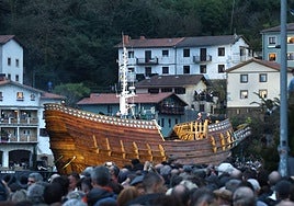 La nao San Juan navega ya en Pasaia