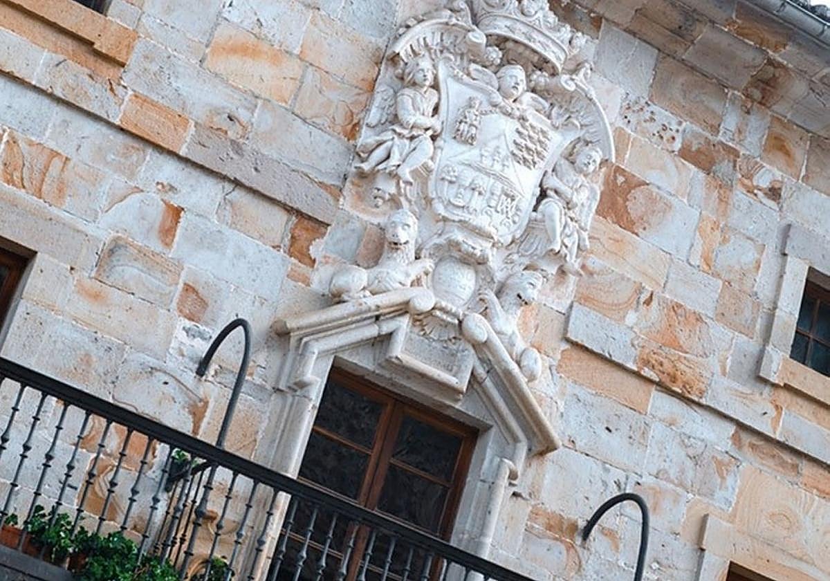 Vista parcial de la faca de la casa consistorial.