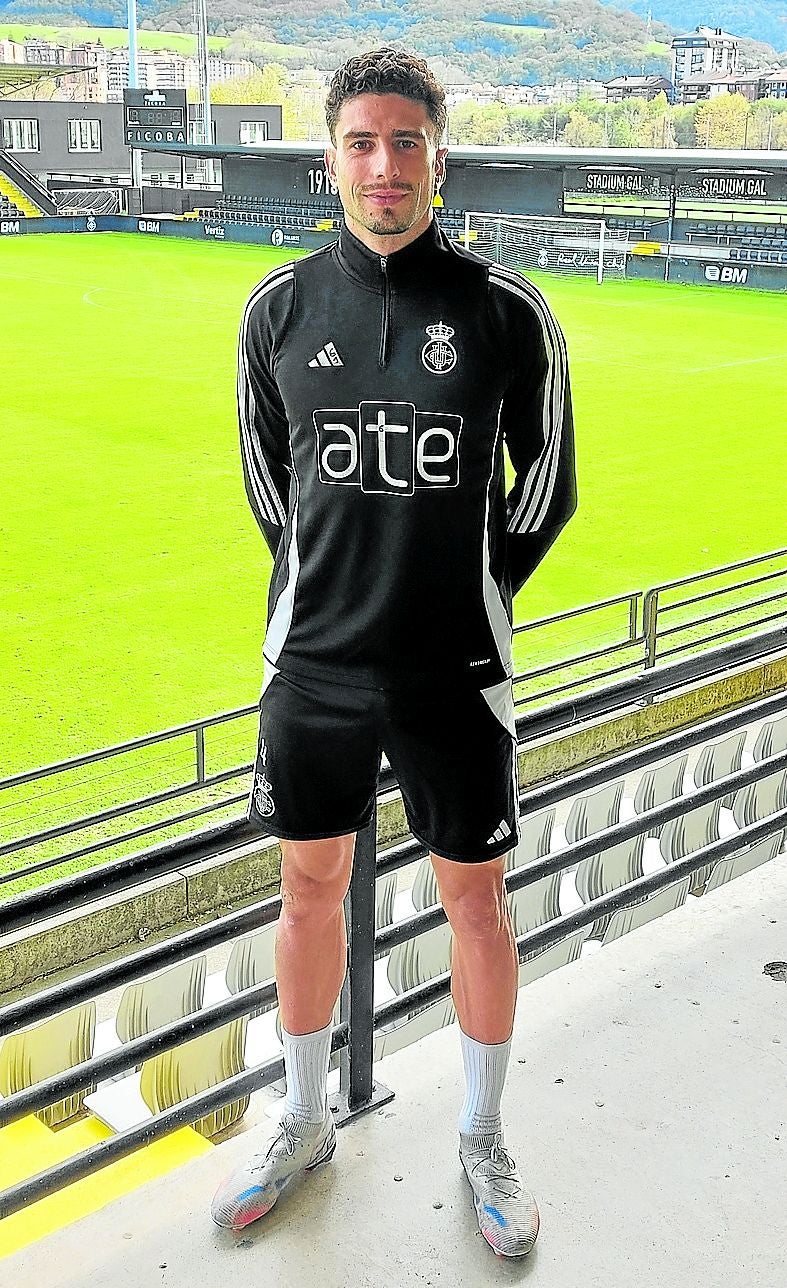 Manolo Molina (Granada, 1995), en el palco del Stadium Gal.