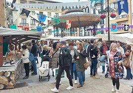 El mercado medieval atrajo a muchos vecinos y visitantes.